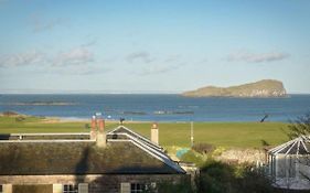 Benholm -Stunning 3-Bed Apartment In North Berwick
